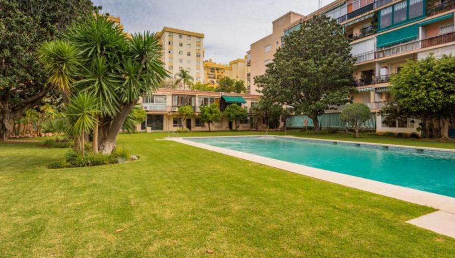 Stylish 3 Bedroom Penthouse In Marbella Centre With Large Pool Close To The Beach Exterior photo